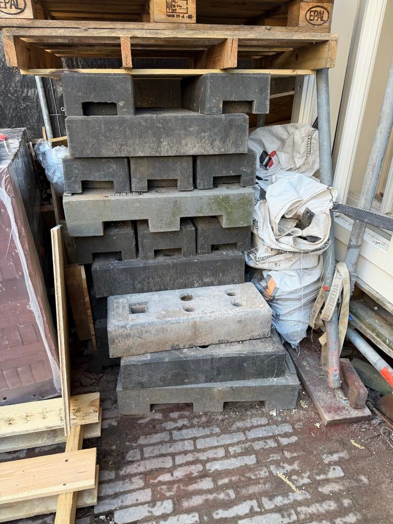 Gebruikte betonblokken voor diverse toepassingen, Ophalen of Verzenden, Gebruikt, IJzer