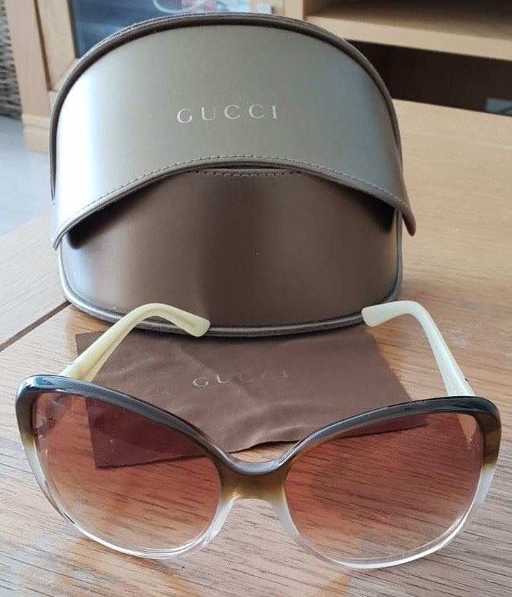Gucci dames zonnebril bruin wit creme merk zonnebrillen, Verzenden, Zo goed als nieuw, Bruin, Zonnebril