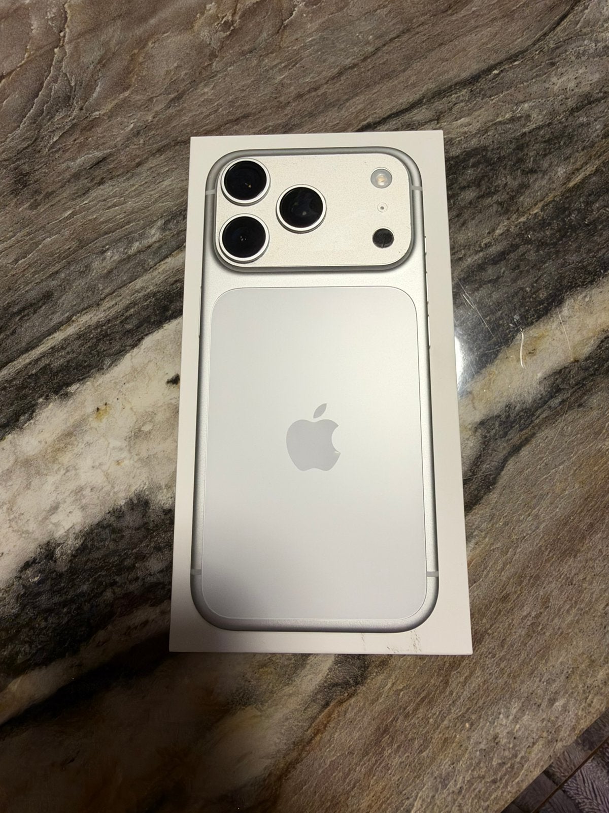 Iphone 17 pro, Telecommunicatie, Zo goed als nieuw, Zonder simlock, 93 %, Zilver