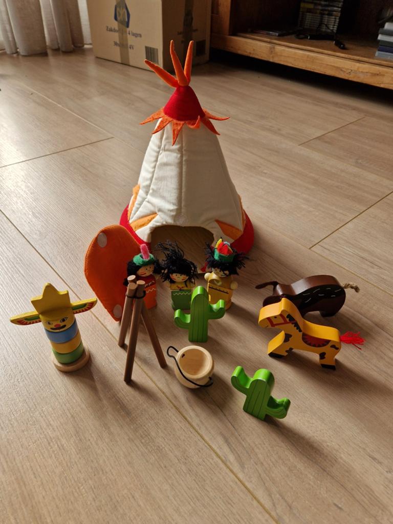 Houten speelset: tipi, poppetjes, dieren en cactussen, Ophalen of Verzenden, Gebruikt, Overige typen