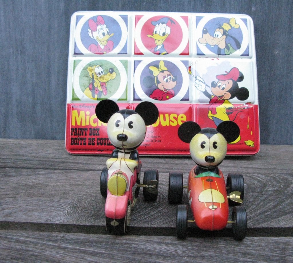 MICKY MOUSE DISNEY 2 OPWINDFIGUREN  & 1 VINTAGE VERFDOOS, Verzamelen, Ophalen of Verzenden, Mickey Mouse, Zo goed als nieuw, Beeldje of Figuurtje