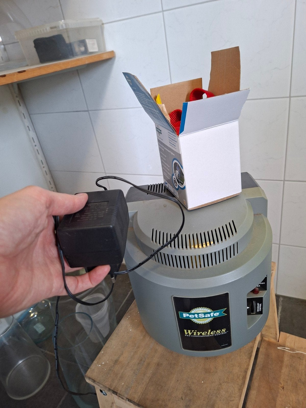 Petsafe wireless omheining - kast en ontvanger, Dieren en Toebehoren, Overige merken, Ophalen of Verzenden, Zo goed als nieuw