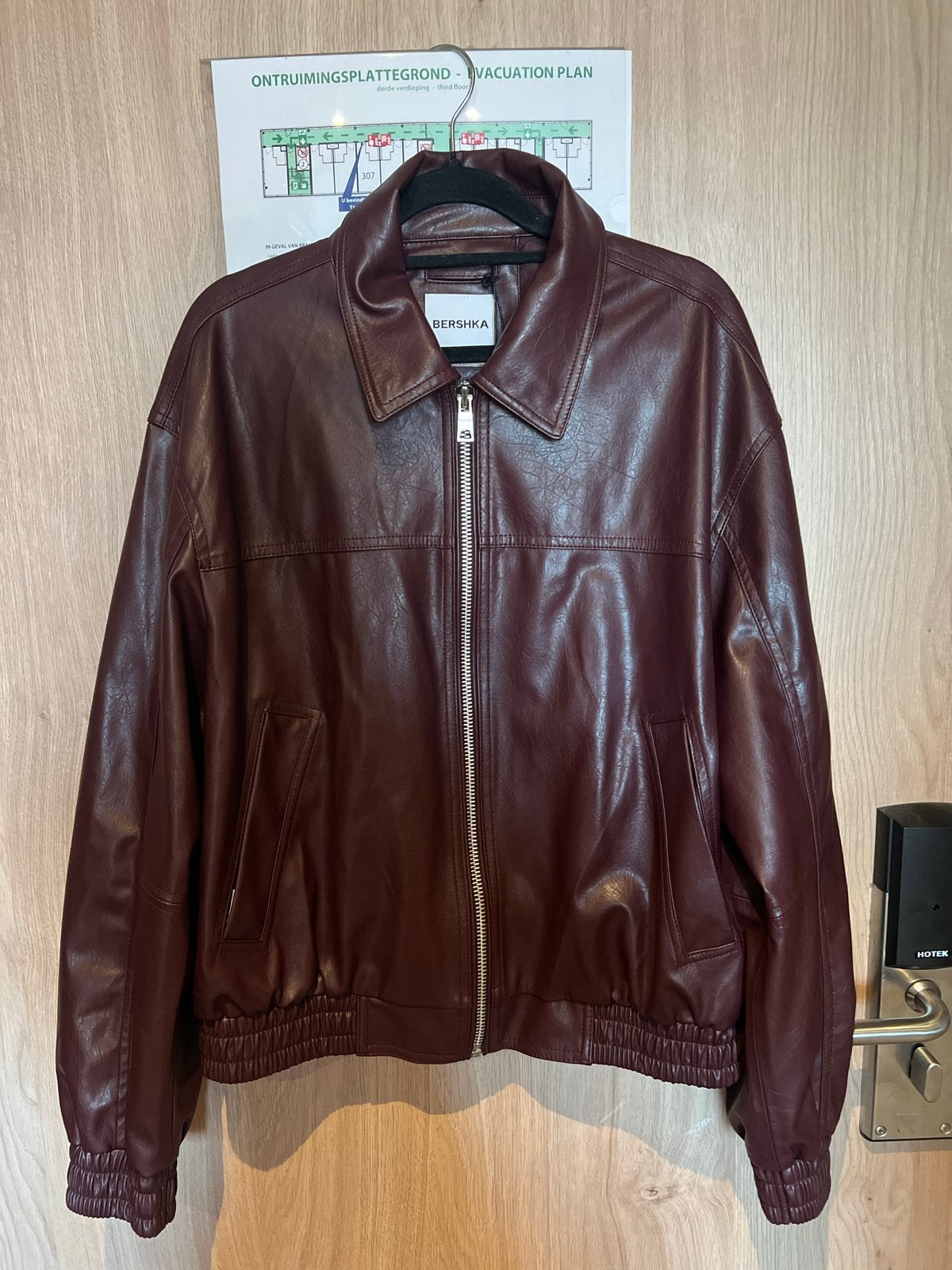 Bershka Leren Jas - Maat L - Bordeauxrood, Kleding | Dames, Ophalen, Zo goed als nieuw, Maat 42/44 (L), Rood