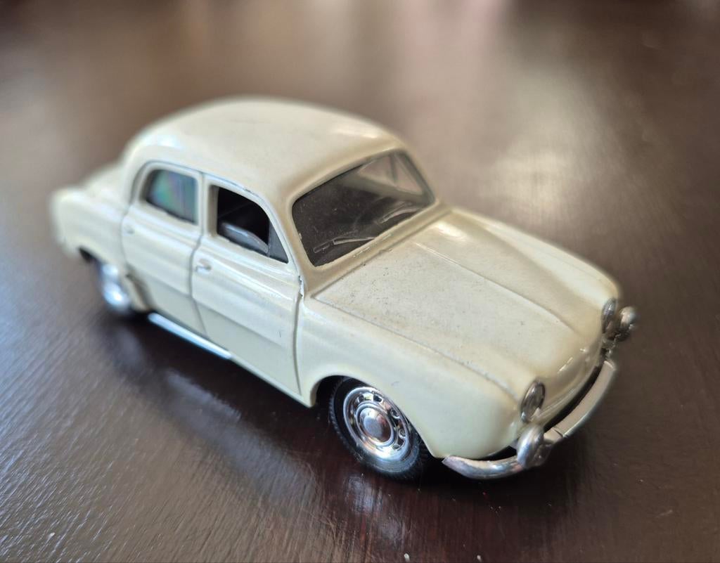 Renault Dauphine schaal 1/43 - Solido Made in France, Ophalen of Verzenden, Gebruikt, Auto, Solido
