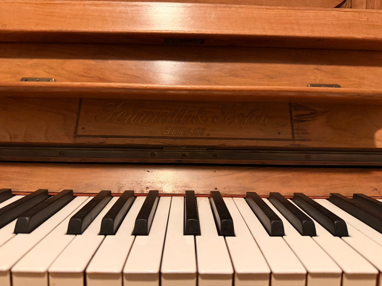 Antieke Piano – Schmidt & Sohn Berlin (met kandelaars), Muziek en Instrumenten, Ophalen, Gebruikt, Bruin, Piano