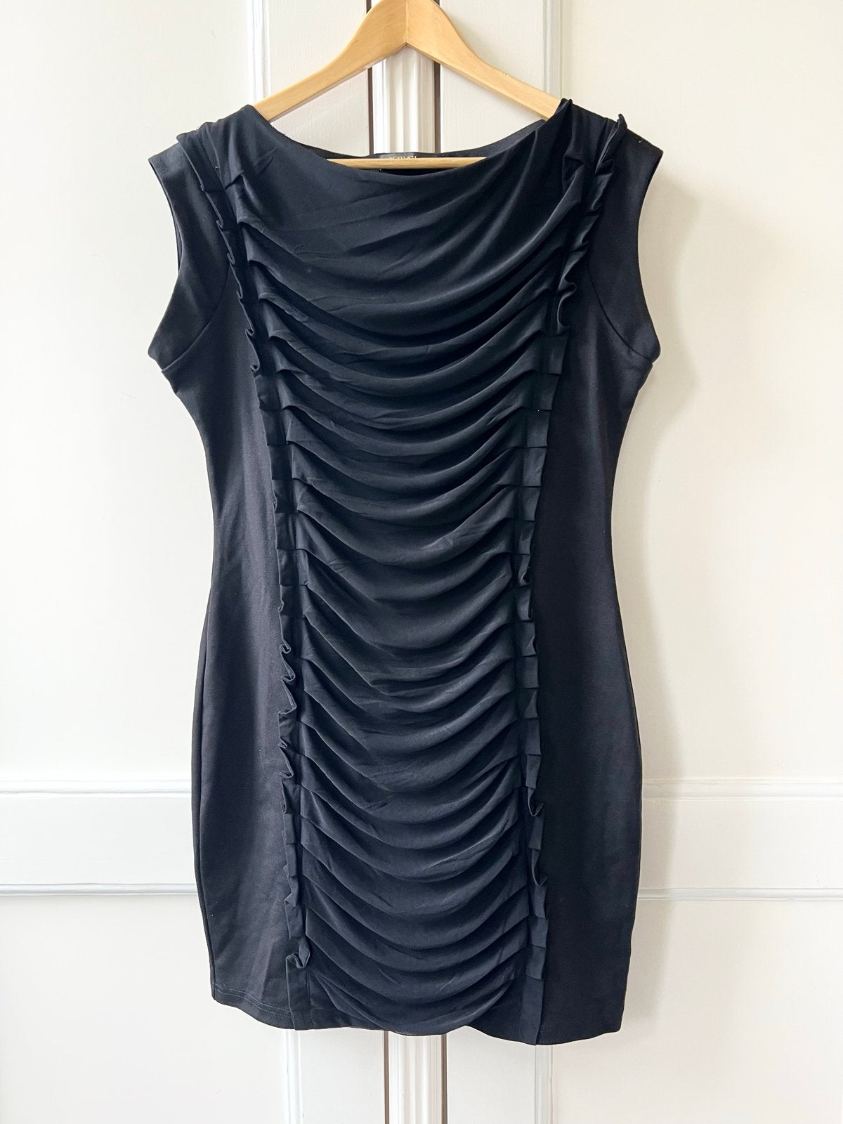 Supertrash Zwarte jurk met ruches - Maat XL, Kleding | Dames, Jurken, Zwart, Maat 46/48 (XL) of groter, Nieuw, Ophalen of Verzenden
