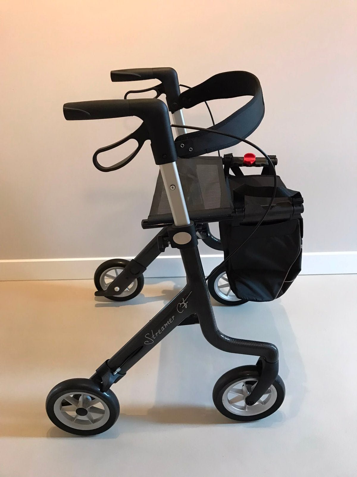 Rehasense Streamer CF carbon rollator z.g.a.n. nieuw €699, Ophalen, Lichtgewicht, Zo goed als nieuw