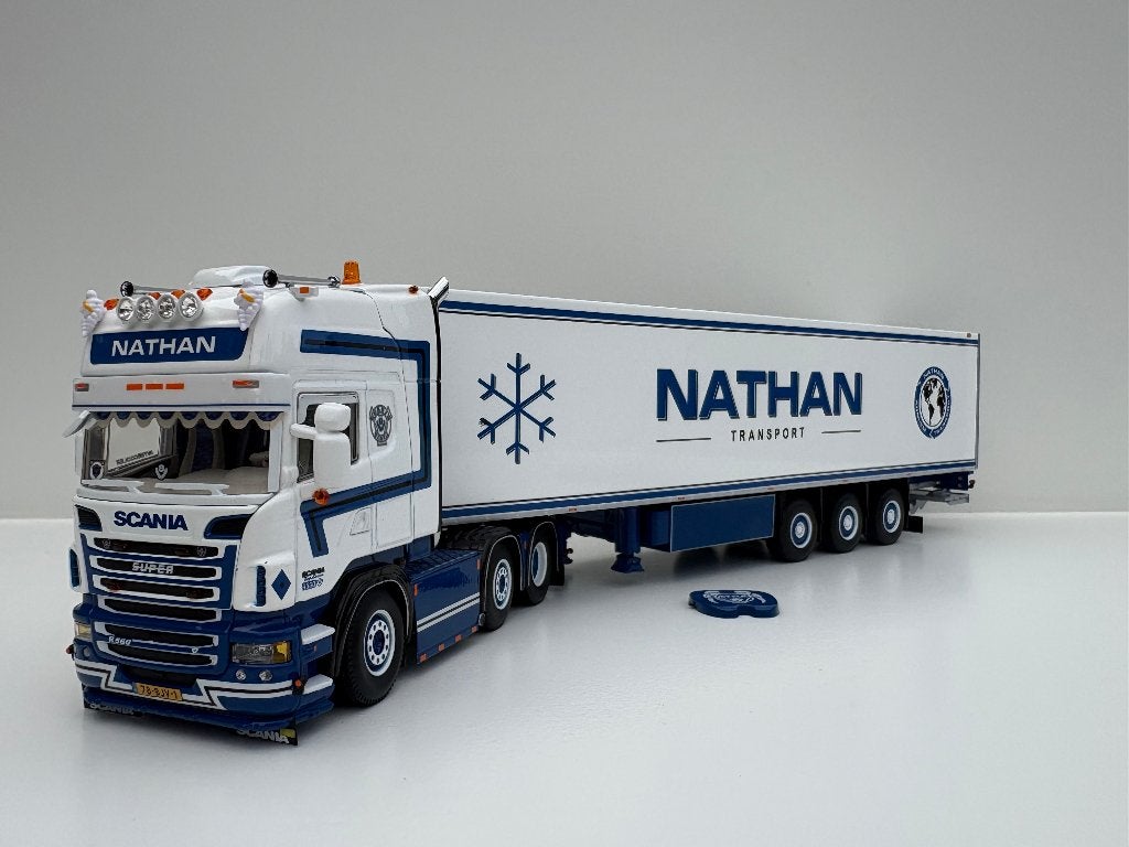 WSI  SCANIA  R 6 TOPLINE 6X2 + REEFER TRAILER  NATHAN, Hobby en Vrije tijd, Modelauto's | 1:50, Ophalen of Verzenden, Nieuw, Bus of Vrachtwagen