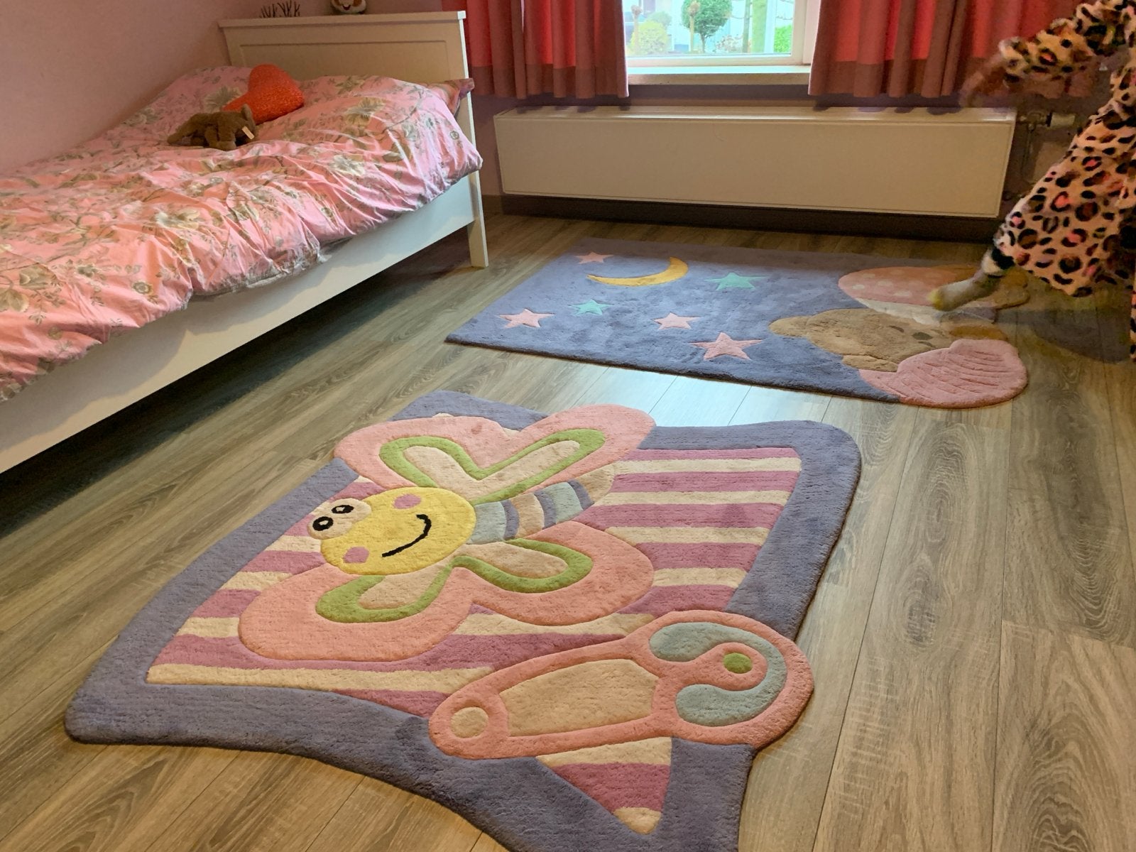 Leuke kinderkamer vloerkleden - vlinder en slapende beer, Ophalen, Gebruikt, 100 tot 150 cm, 50 tot 100 cm