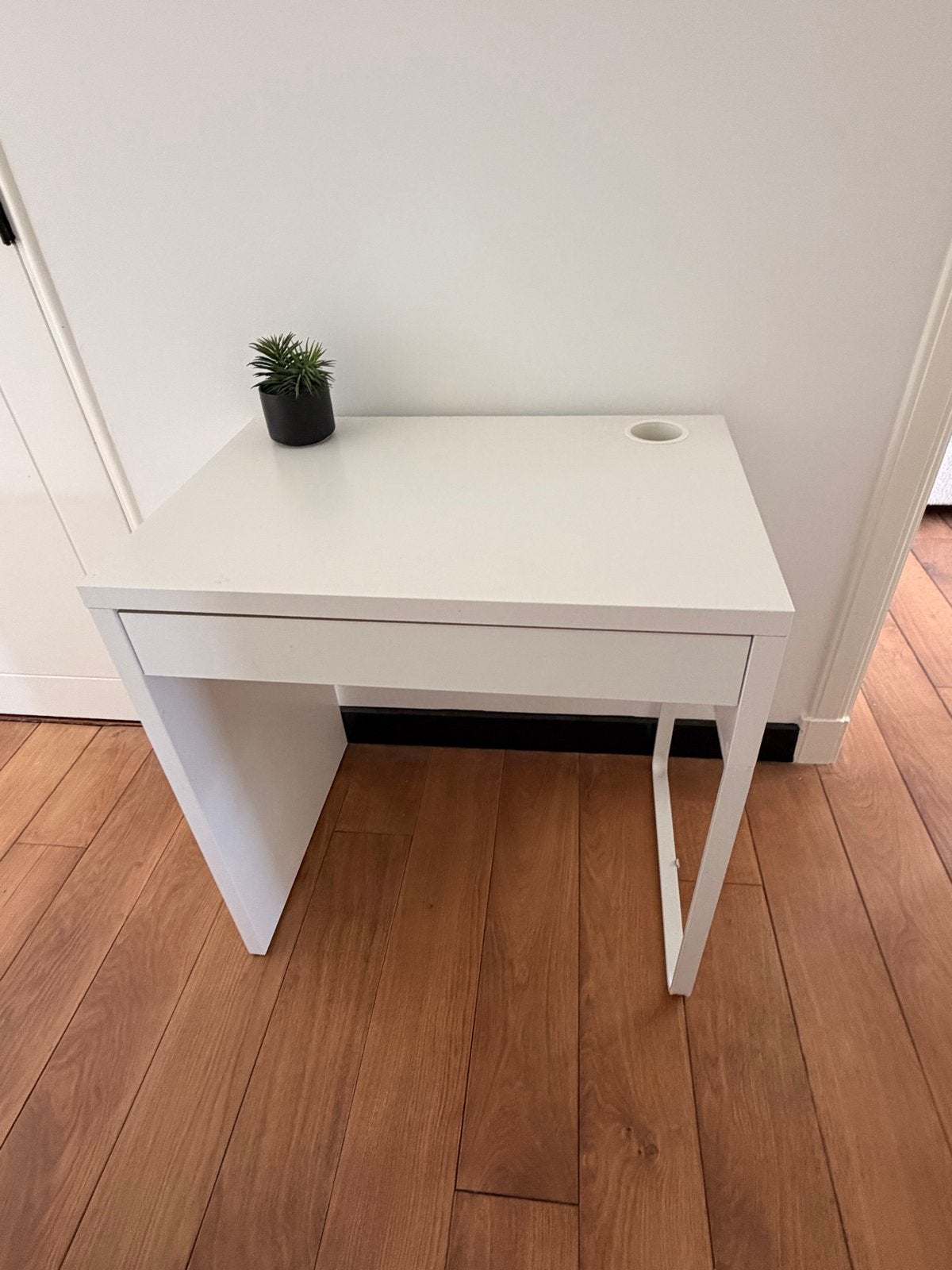 IKEA Mickebureau wit met lade - Goede staat 73x50, Met lades, Ophalen of Verzenden, Zo goed als nieuw, IKEA