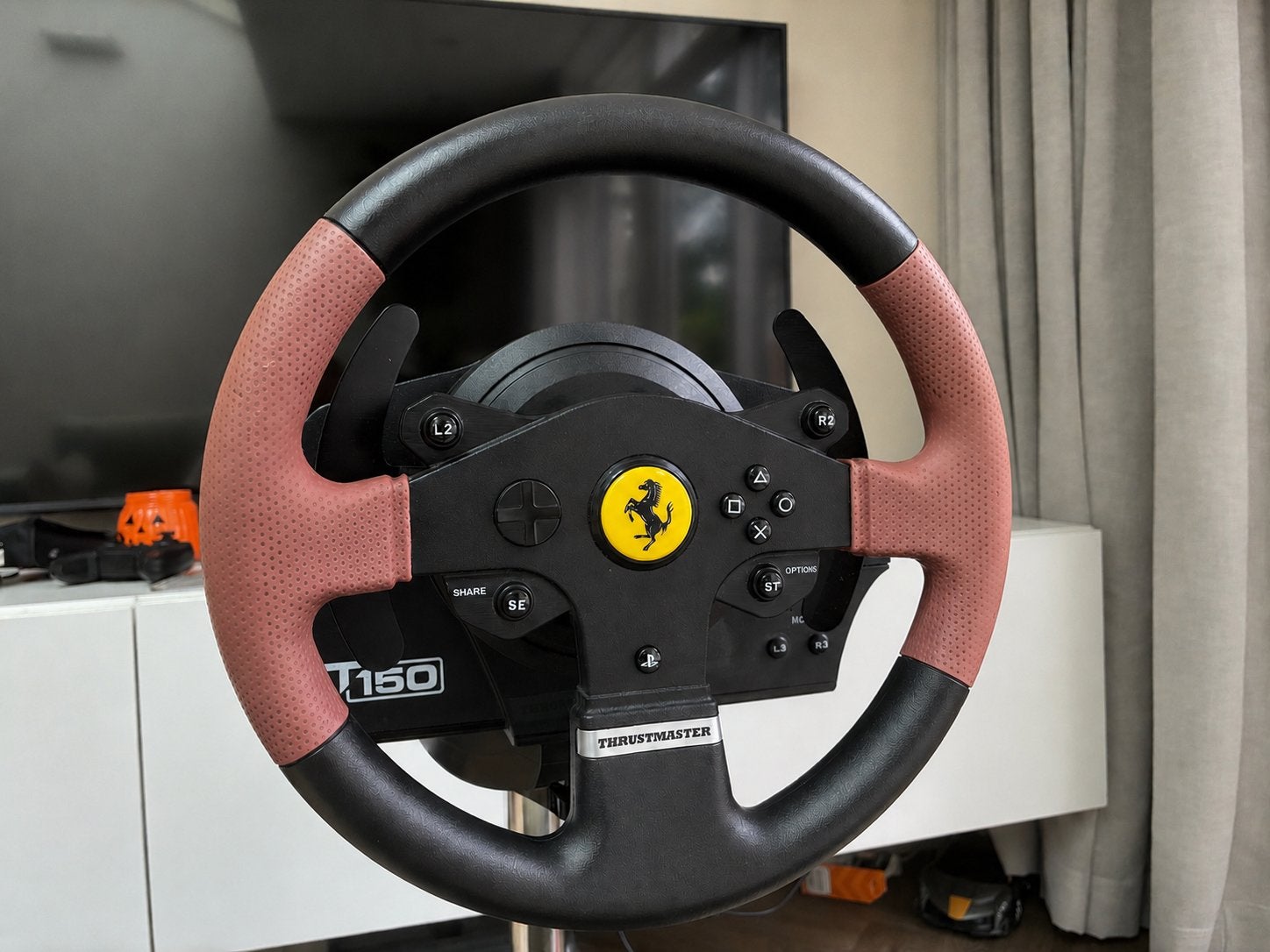 Thrustmaster T150 Ferrari stuur + pedalen, Spelcomputers en Games, Spelcomputers | Sony PlayStation Consoles | Accessoires, Ophalen