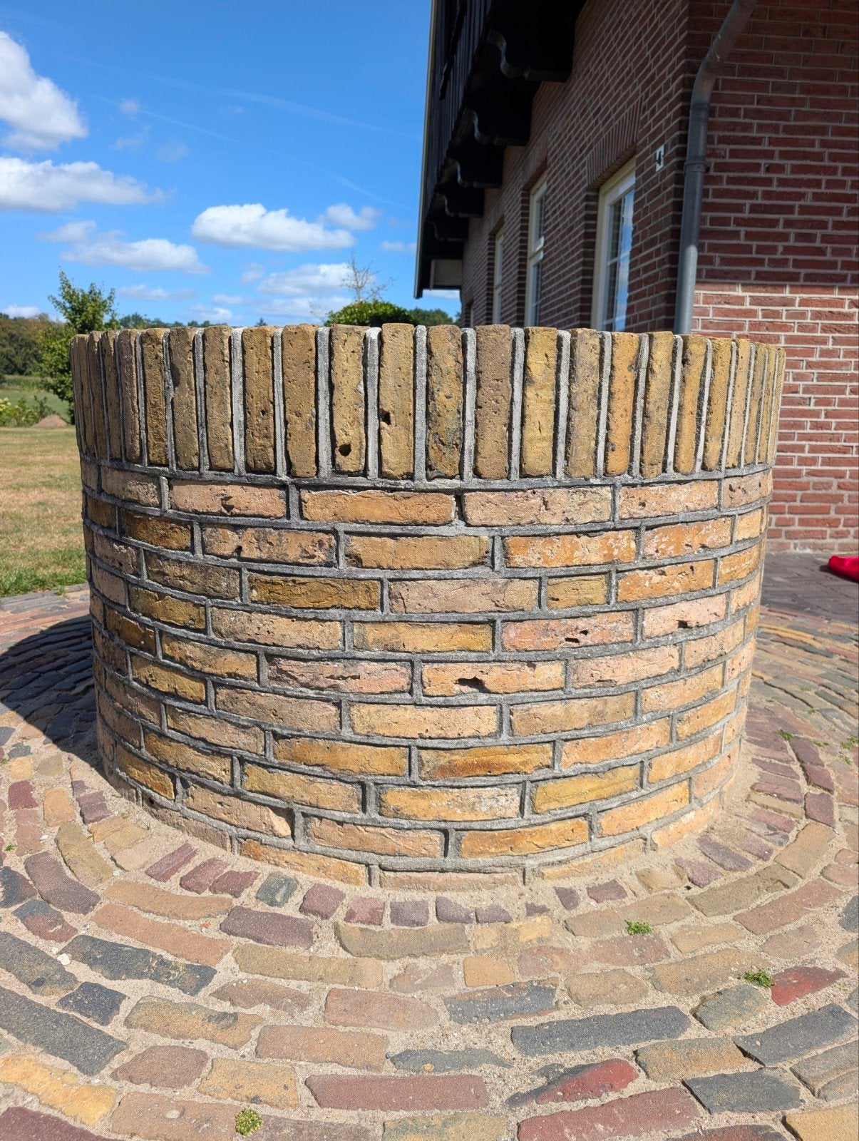 Ronde bakstenen put / plantenbak, Ophalen, Steen, Rond, Zo goed als nieuw