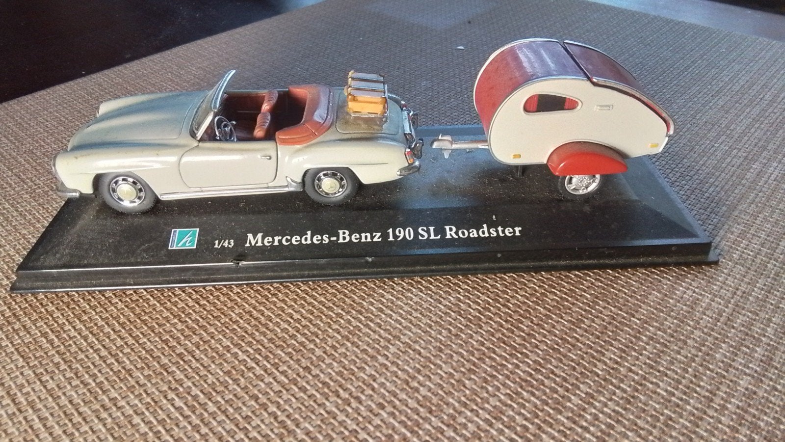Mercedes-Benz 190 SL Roadster met caravan schaalmodel, Ophalen, Zo goed als nieuw, Auto, Overige merken
