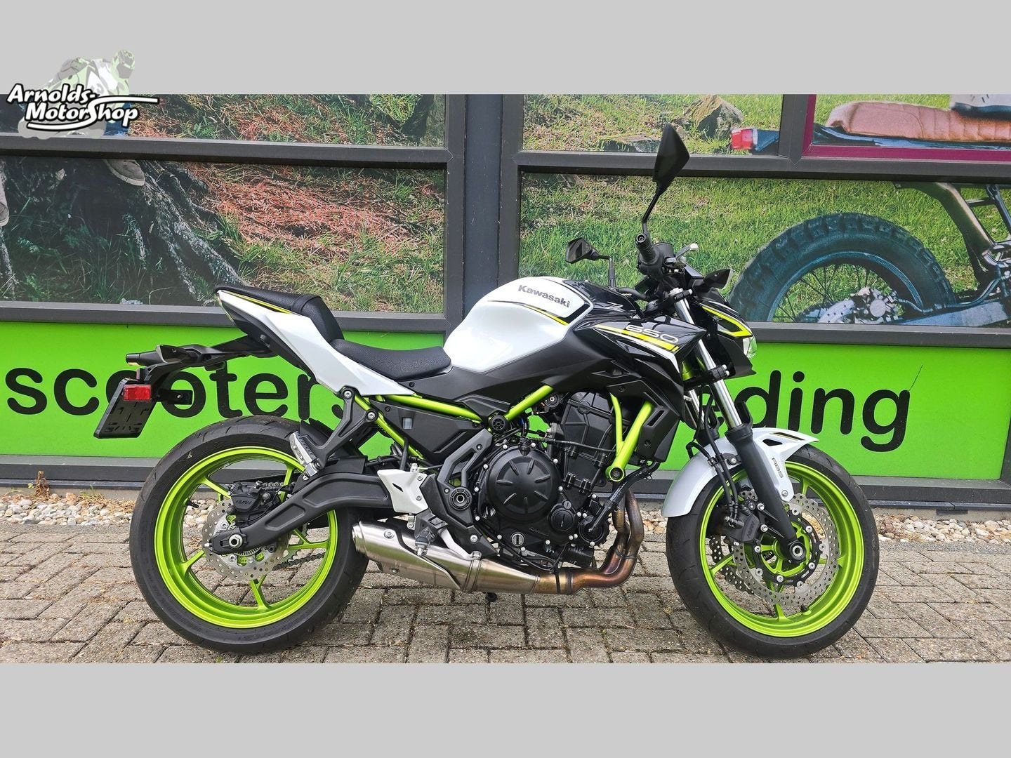 KAWASAKI Z650 (bj 2021) 806 km, Motoren, 2 cilinders, Bedrijf, Onbekend, KAWASAKI