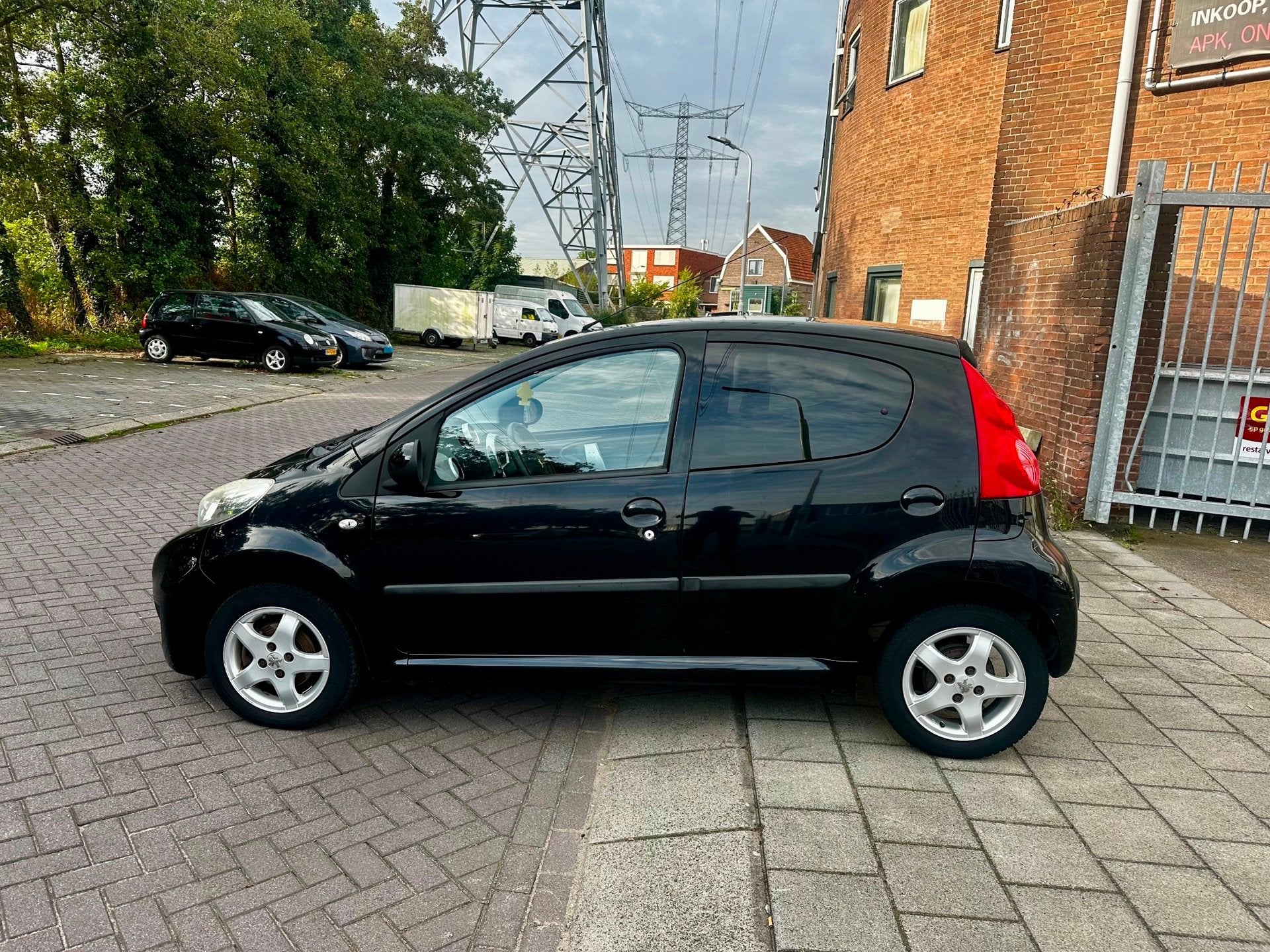 Peugeot 107 1.0-12V Black & Silver, Auto's, Voorwielaandrijving, Euro 5, Gebruikt, 4 stoelen