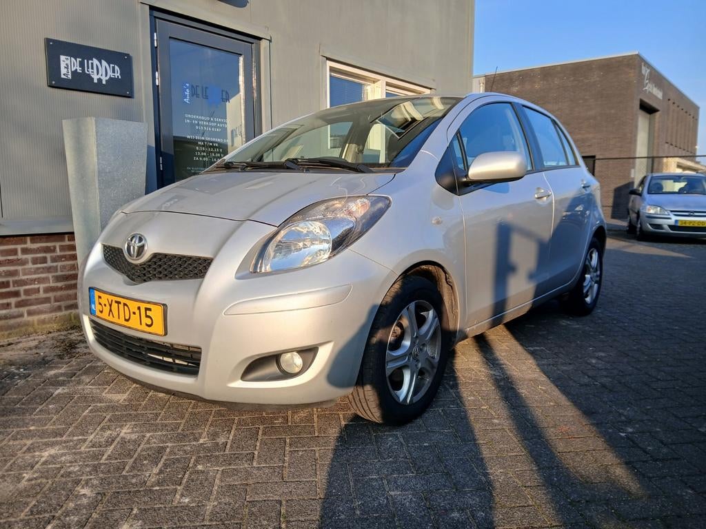 Toyota Yaris 1.3vvti 5drs 2011, Bedrijf, Te koop