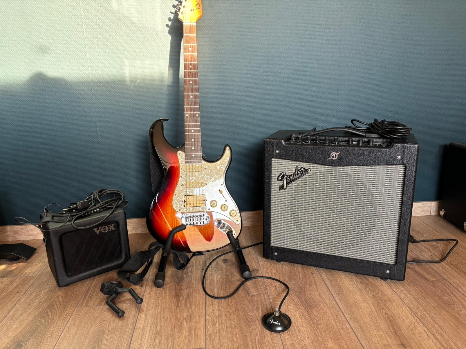 Elektrische gitaar met twee versterkers, Ophalen, Zo goed als nieuw, Minder dan 50 watt