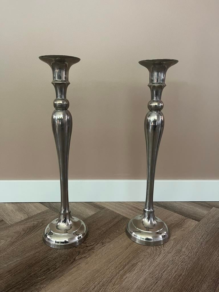 Set van 2 elegante zilverkleurige kandelaars, Huis en Inrichting, Woonaccessoires | Kandelaars en Kaarsen, Overige kleuren, 25 tot 50 cm