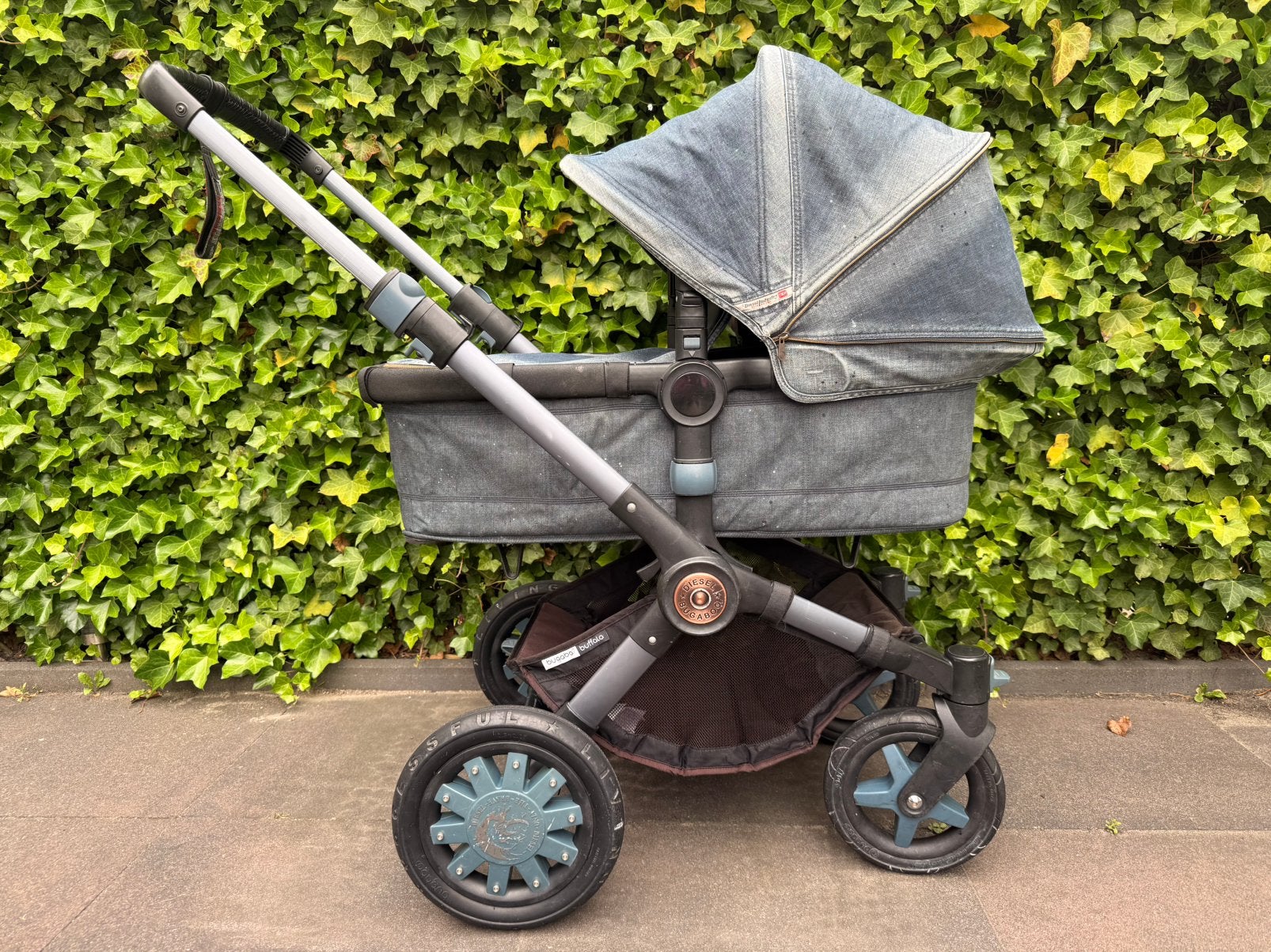 Bugaboo Buffalo Diesel Denim, complete kinderwagen., Kinderen en Baby's, Kinderwagens en Combinaties, Bugaboo, Verstelbare duwstang