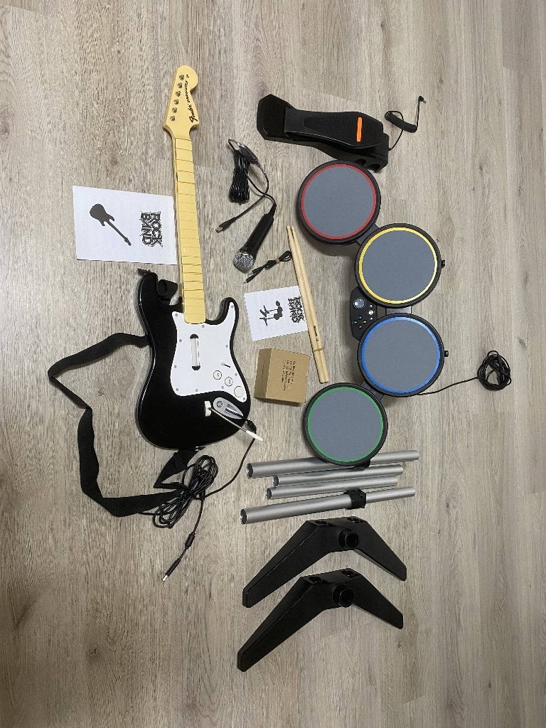 Rockband Drumstel, Gitaar en Microfoons voor Xbox 360, Ophalen, Zo goed als nieuw, Gitaar, Drumstel of Dj-set, Xbox 360