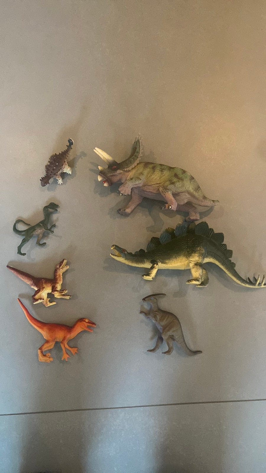 Speelgoed dino’s  2 grote stevige dino’s en 5 kleinere, Ophalen of Verzenden, Gebruikt