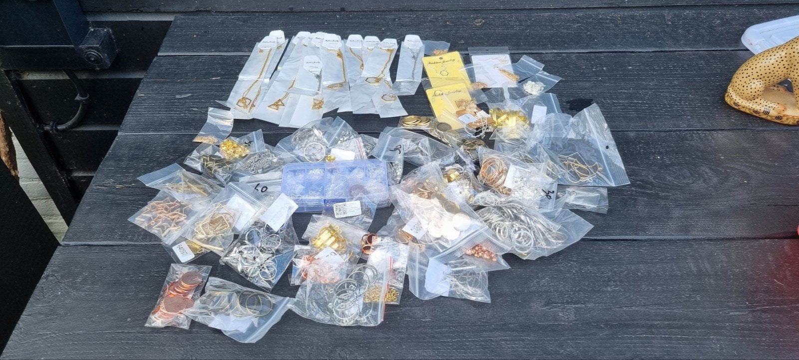 veel knutsel spulletjes o.a. kettinkjes kralen hangertjesetc, Ophalen of Verzenden, Nieuw, Overige typen