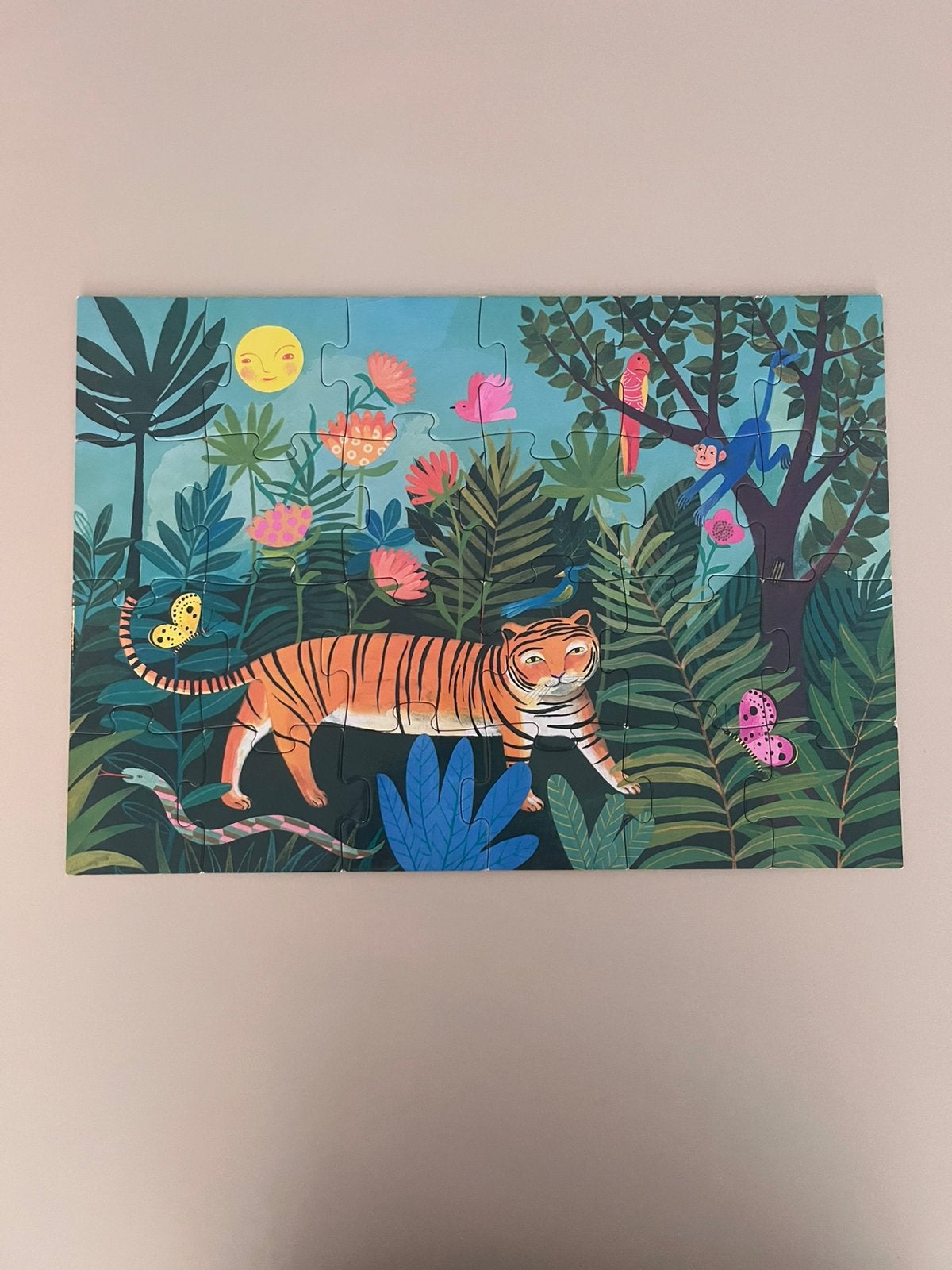 Djeco puzzel: De tocht van de tijger, Ophalen of Verzenden, 10 tot 50 stukjes, Zo goed als nieuw, 4 tot 6 jaar