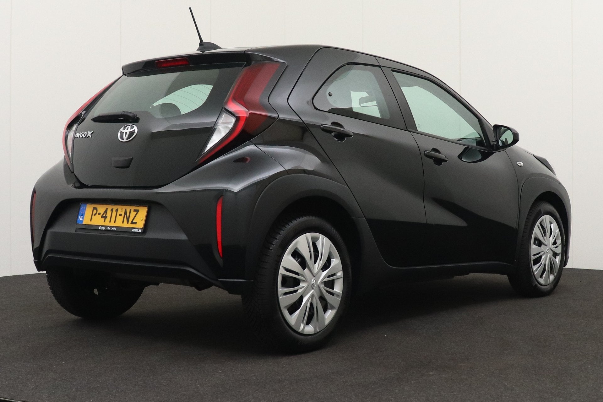 Toyota Aygo X 1.0 73 PK VVT-i MT Play Camera Carplay Adapt.C, Auto's, Toyota, Gebruikt, 920 kg, 4 stoelen, Zwart