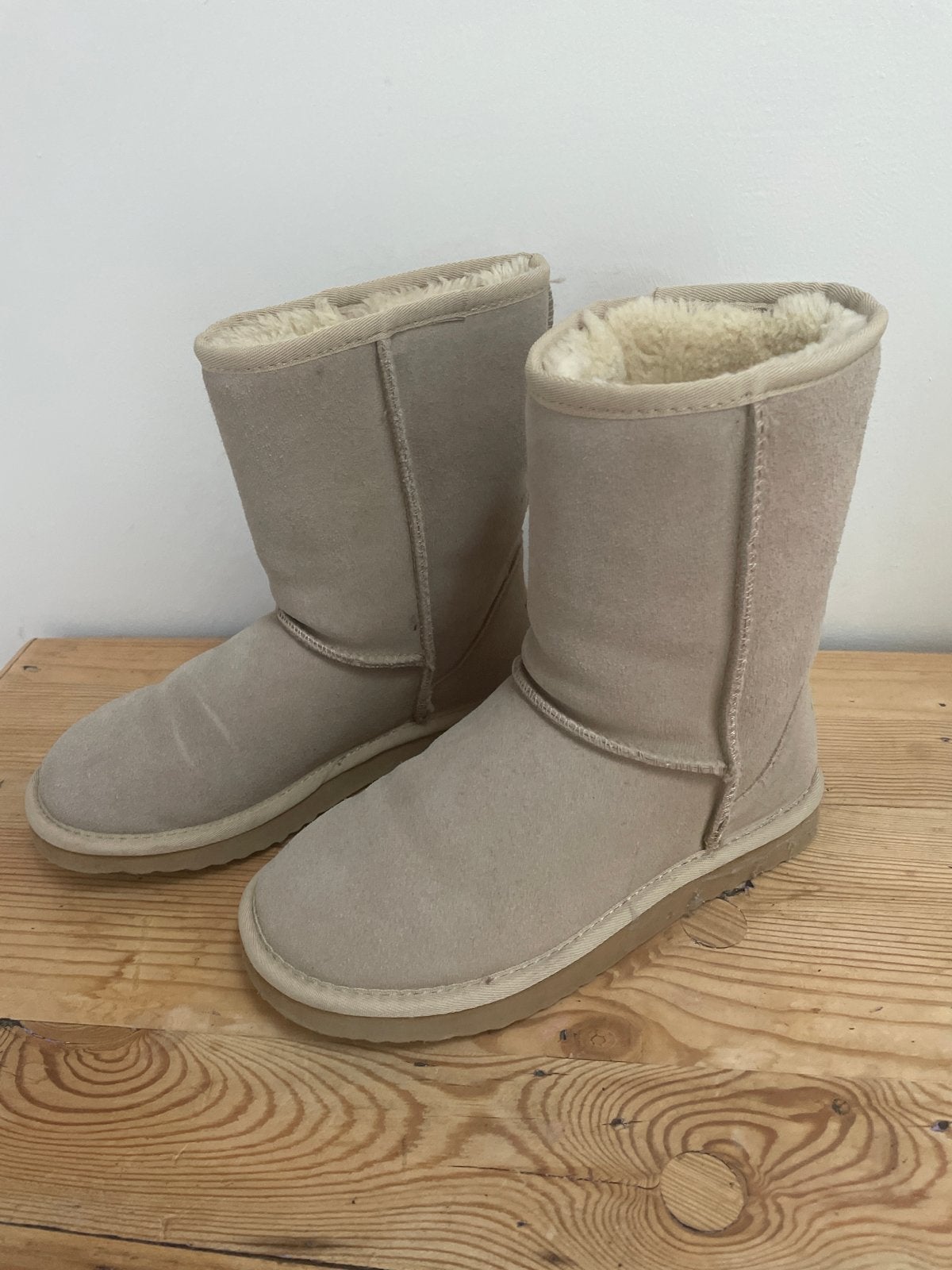 Uggs maat 36 beige, Ophalen of Verzenden, Gedragen, Beige, Lage of Enkellaarzen