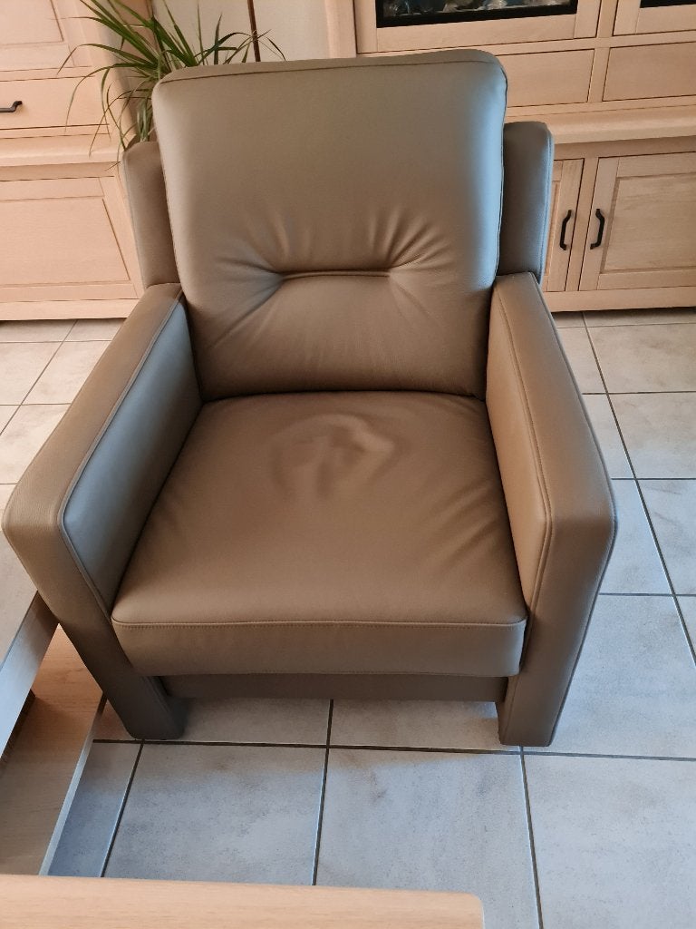 Te koop fauteuil zo goed als nieuw., Ophalen, Gebruikt, Leer, 50 tot 75 cm