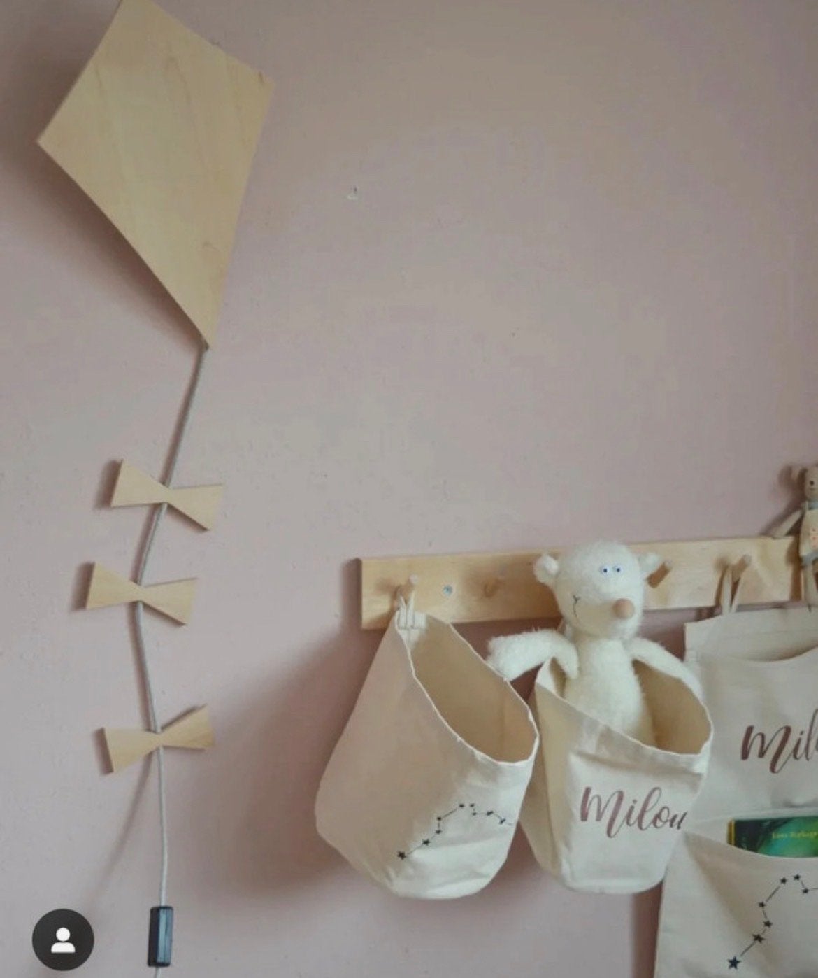 Houten vlieger wandlamp met strikjes, Ophalen, Zo goed als nieuw