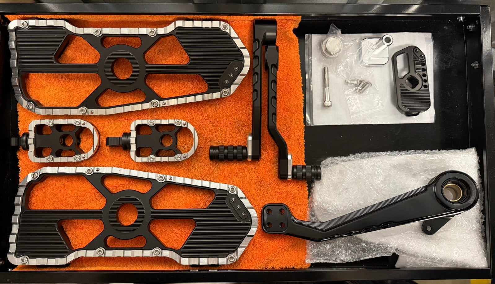 Harley touring floorboard / shifter / brake set Rebuffini, Motoren, Onderdelen | Harley-Davidson, Ophalen of Verzenden, Nieuw