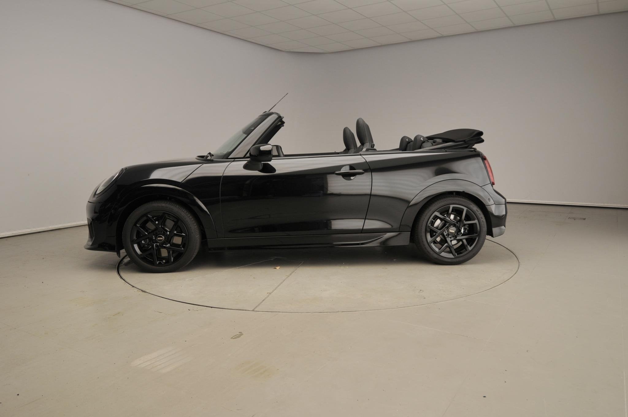 MINI Cabrio 2.0 Cooper C John Cooper Works M Comfort Access, 1998 cc, Stuurwielverwarming, 4 stoelen, Origineel Nederlands