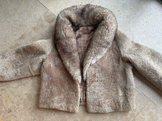 Lamswol bontjasje (mt 38), Kleding | Dames, Jassen | Winter, Ophalen of Verzenden, Gedragen, Maat 38/40 (M), Beige