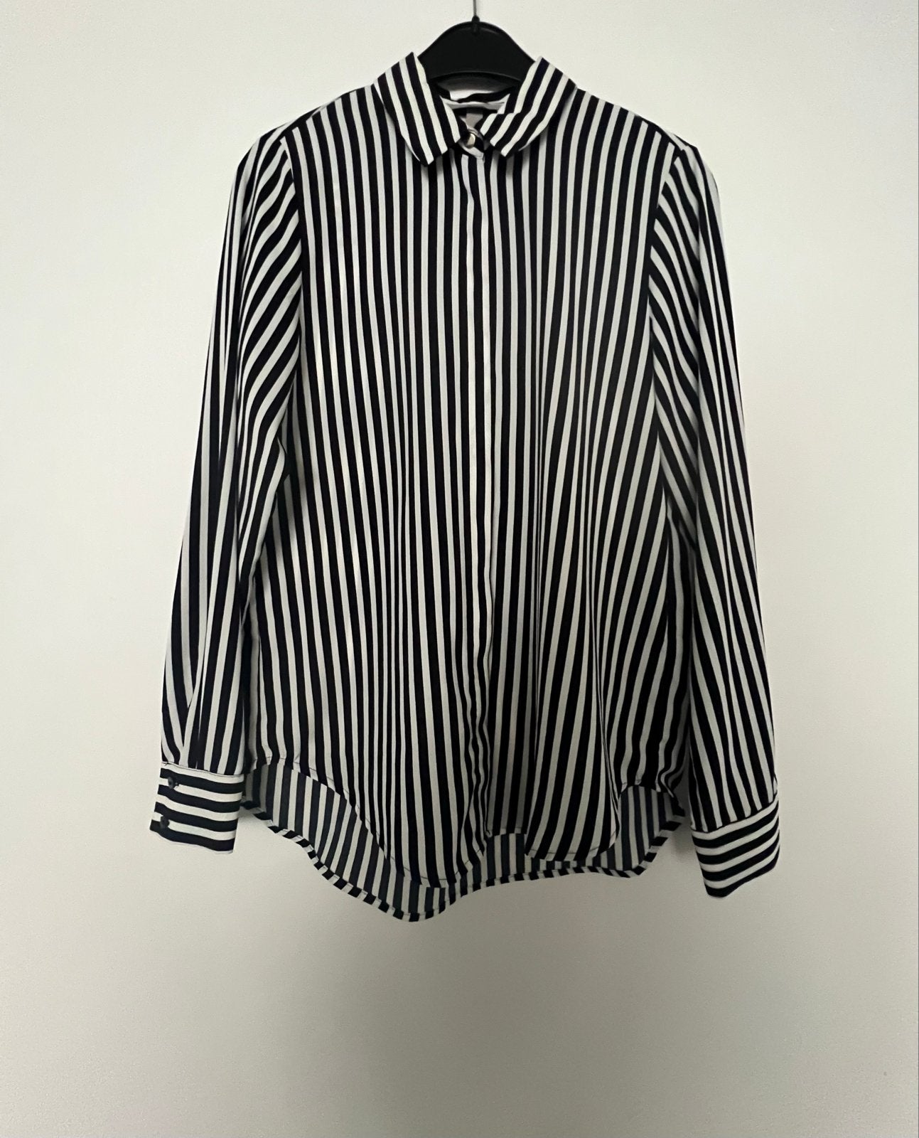 H&M Blouse Zwart-Wit Gestreept Maat 36 (S), Kleding | Dames, Verzenden, Zo goed als nieuw, Maat 36 (S), Zwart