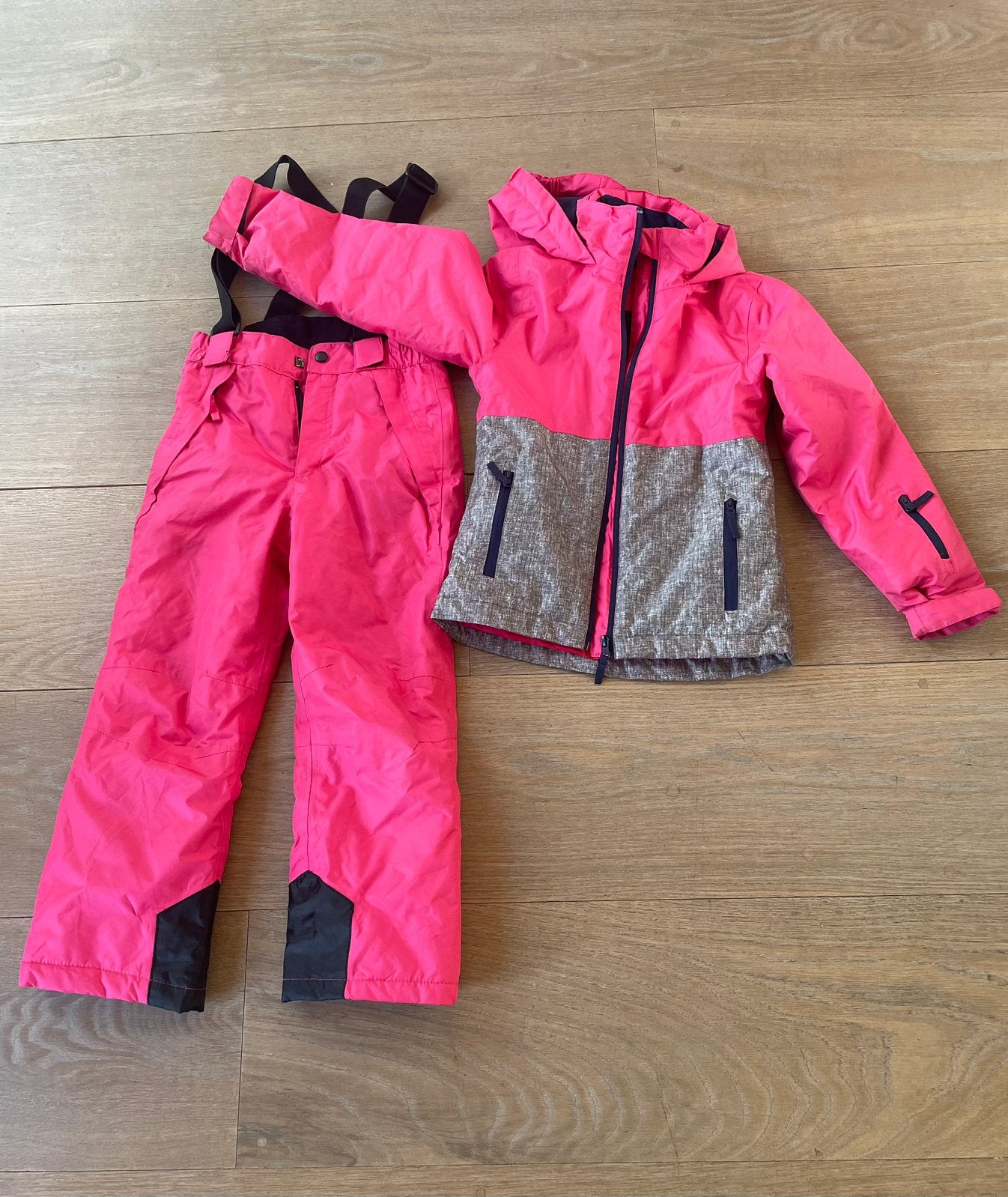 Roze skipak maat 122/128, Sport en Fitness, Skiën en Langlaufen, Overige merken, Gebruikt, 100 tot 140 cm, Ophalen of Verzenden