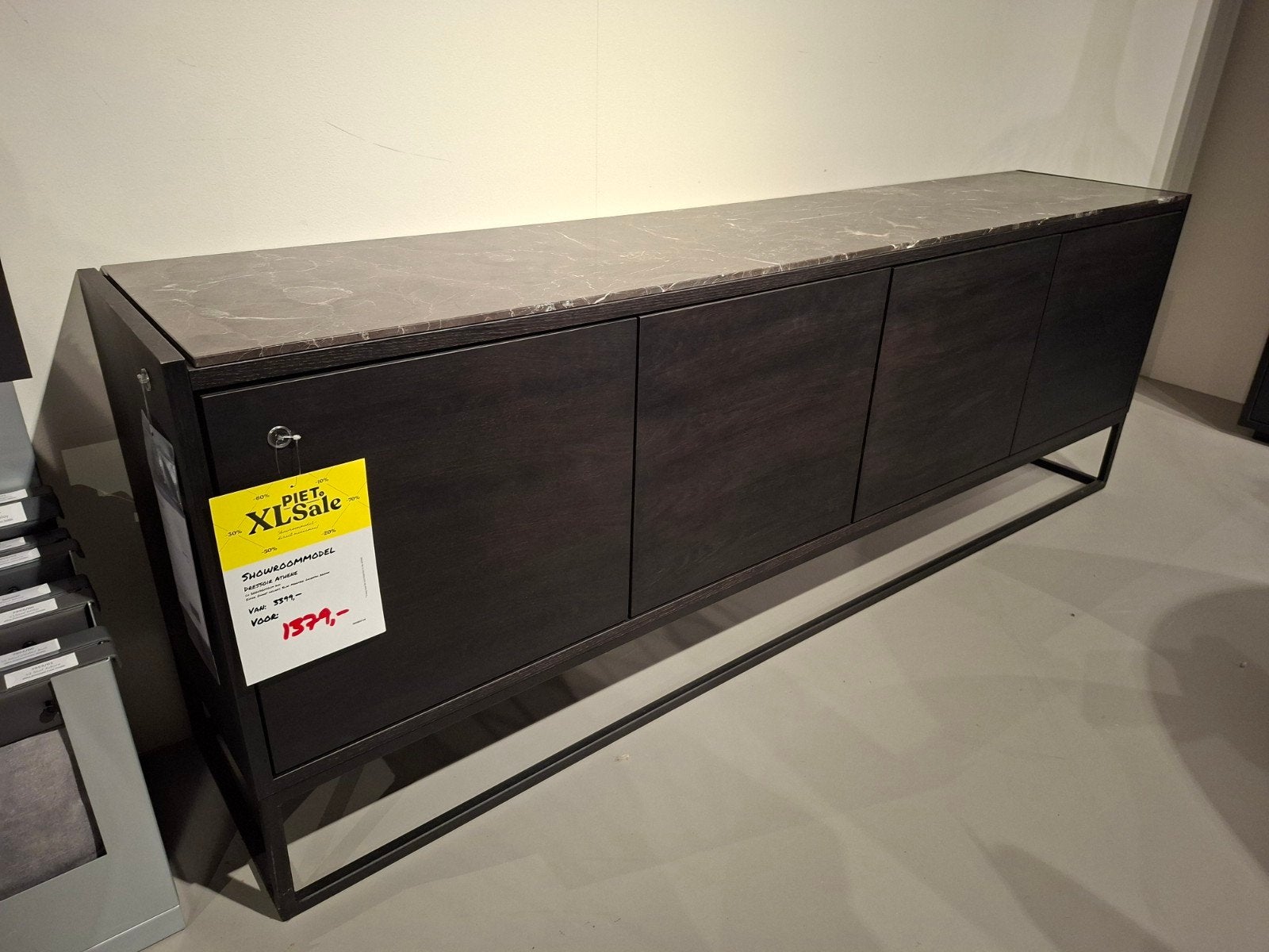 Showroommodel Dressoir Athene eiken met marmer bovenblad, Ophalen, Nieuw, 200 cm of meer, Metaal