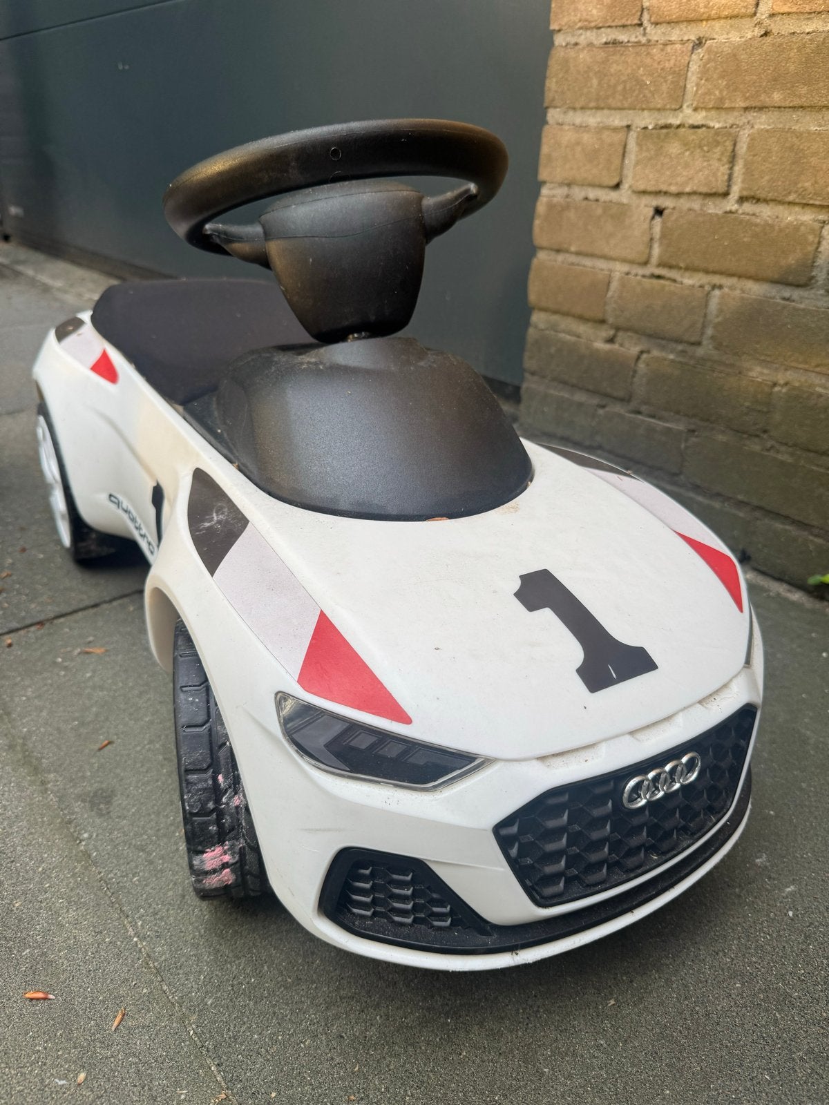 Audi loopauto voor baby/peuter - Wit met race details, Ophalen, Gebruikt