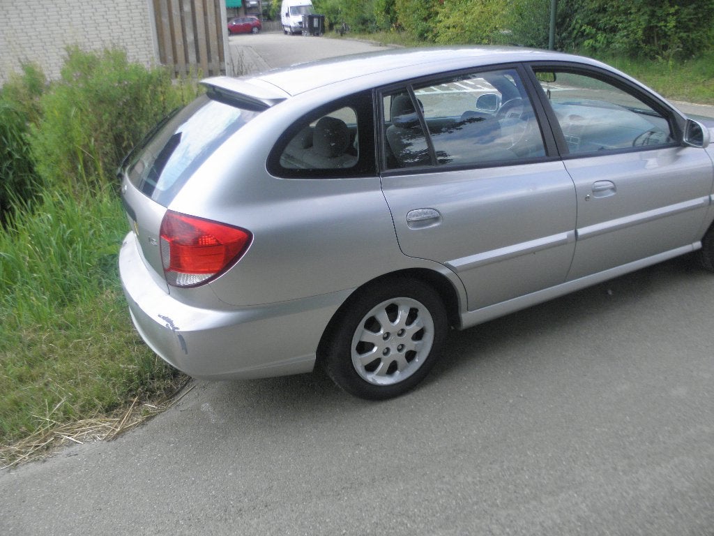 Kia Rio 1.5 I 16V HB 2003 Grijs, Voorwielaandrijving, 4 cilinders, 49 €/maand, 453 kg