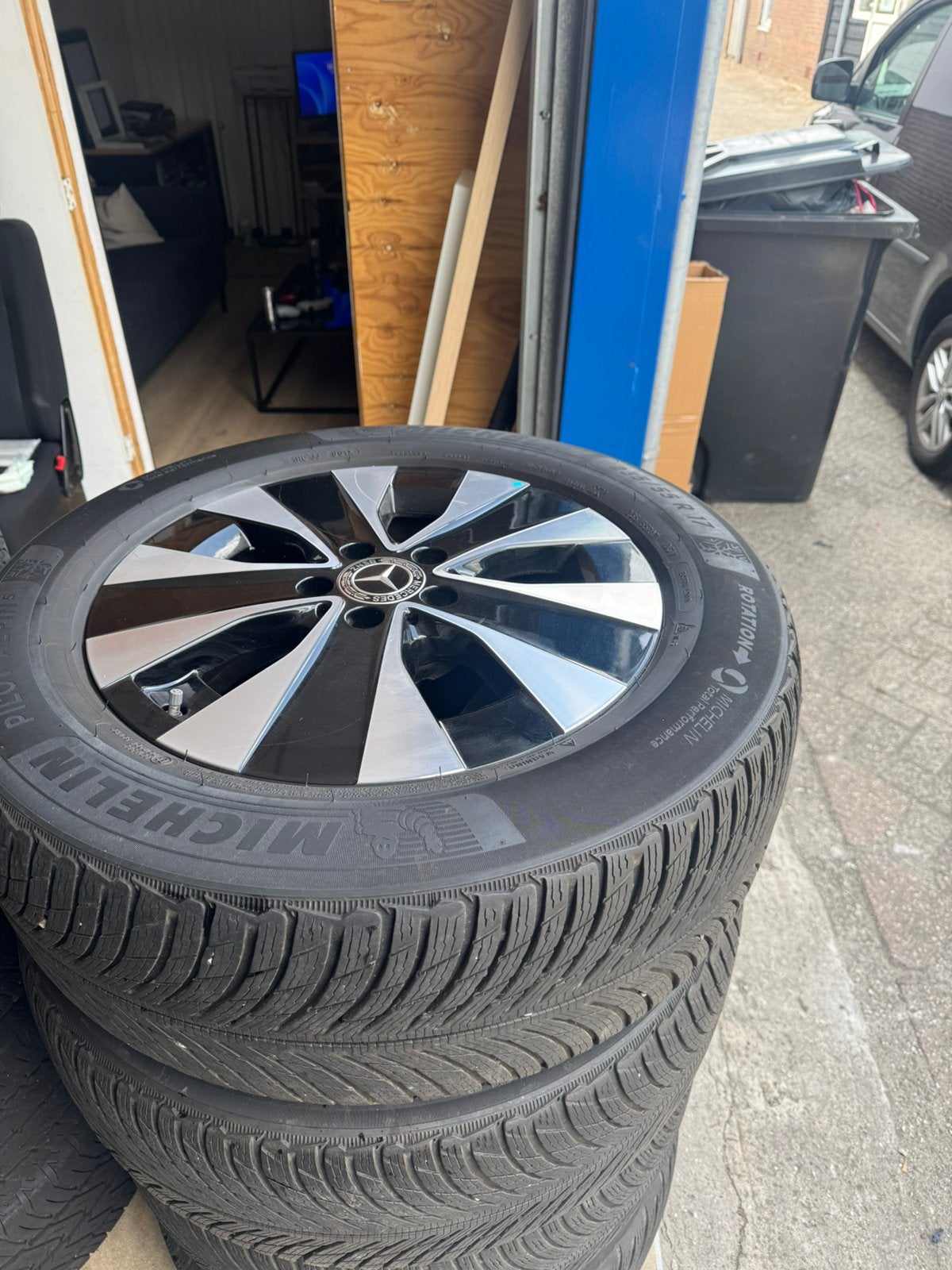 17 inch Mercedes Vito winterset Michelin 235/55 R17, Ophalen, Bestelwagen, Banden en Velgen, 17 inch