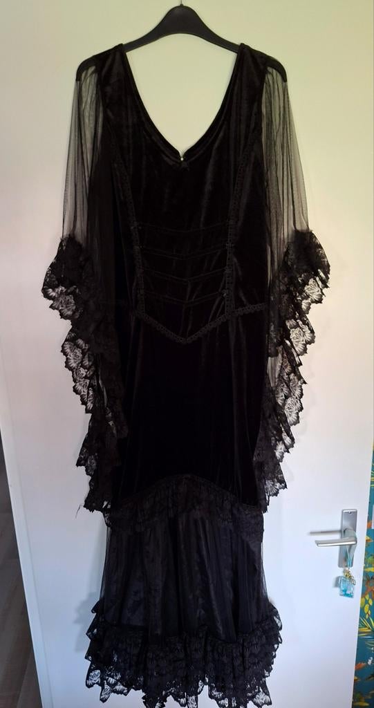 Sinister fluwelen gothic jurk met kanten vleermuismouwen, Zwart, Maat 42/44 (L), Ophalen of Verzenden, Zo goed als nieuw