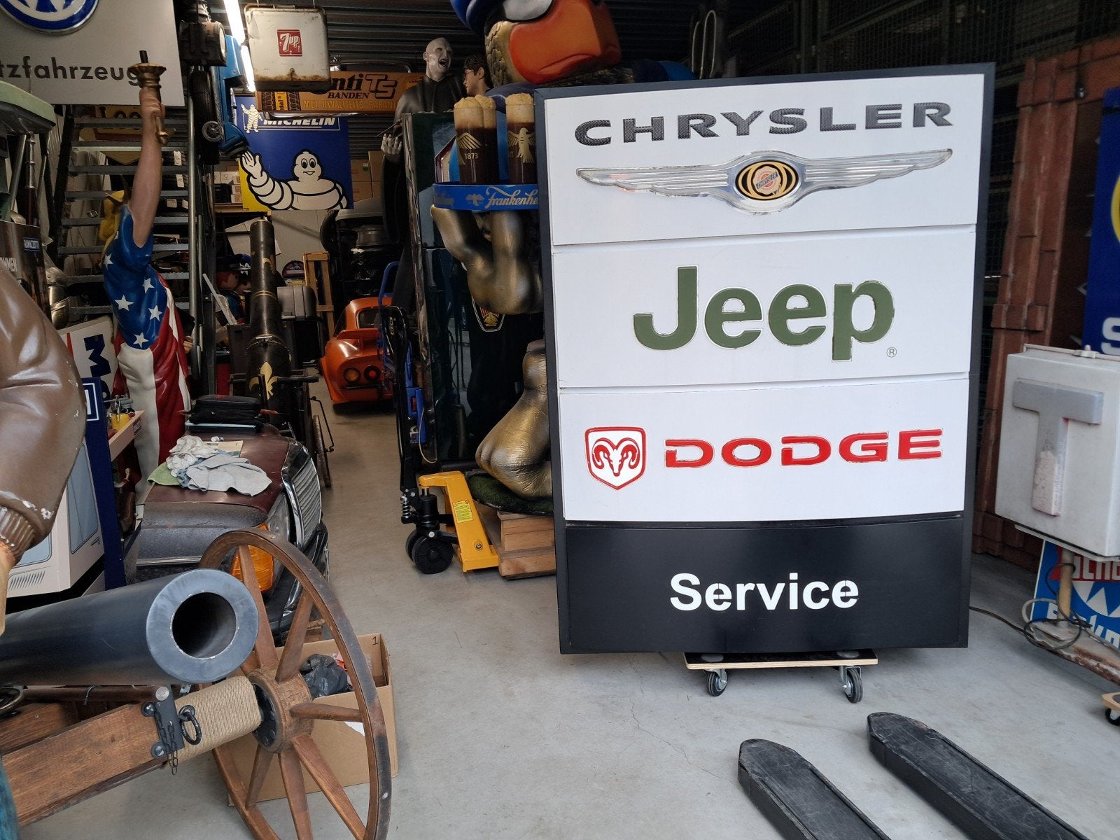 Foto 5 van Oude Lichtreclame Dodge Jeep Chrysler dealer 172cm werkt