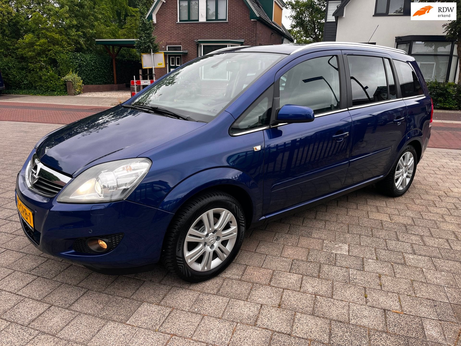 Opel Zafira 1.6 Cosmo 7 Pers Nw pk ecc Trekh isofix lm Xenon, Voorwielaandrijving, Euro 5, 15 km/l, Gebruikt