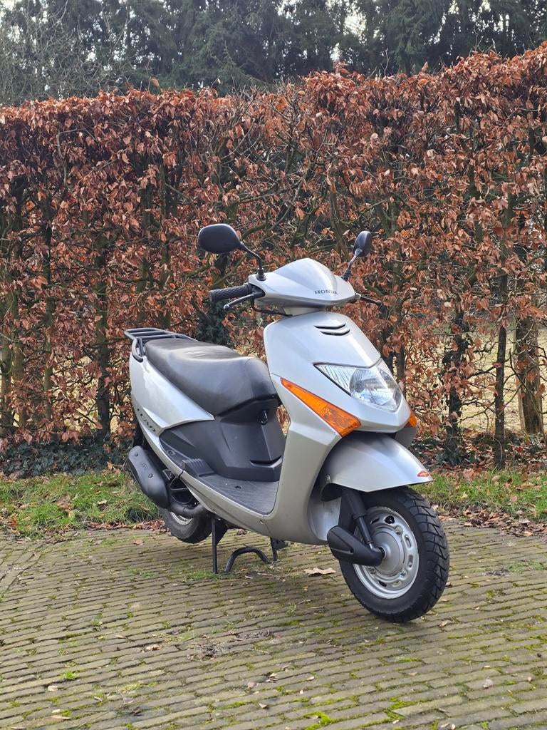 HONDA LEAD SCV 100, Fietsen en Brommers, Brommers | Honda, Ophalen, Zo goed als nieuw, Overige modellen