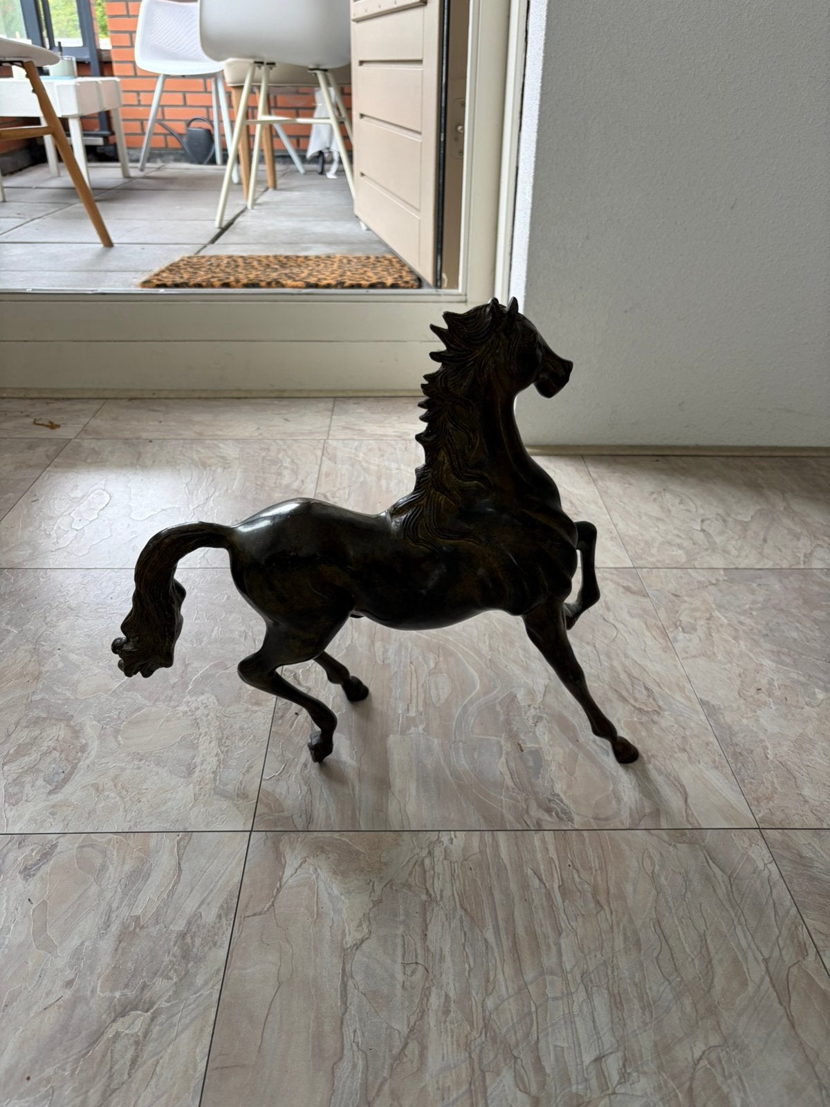 Paardenbeeld, Ophalen, Dier