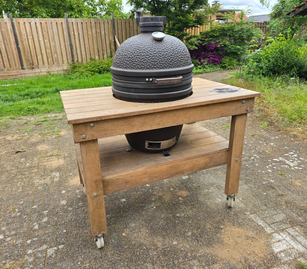 The Bastard Urban Large kamado op eikenhouten tafel, Tuin en Terras, Houtskoolbarbecues, Ophalen, Gebruikt, The Bastard