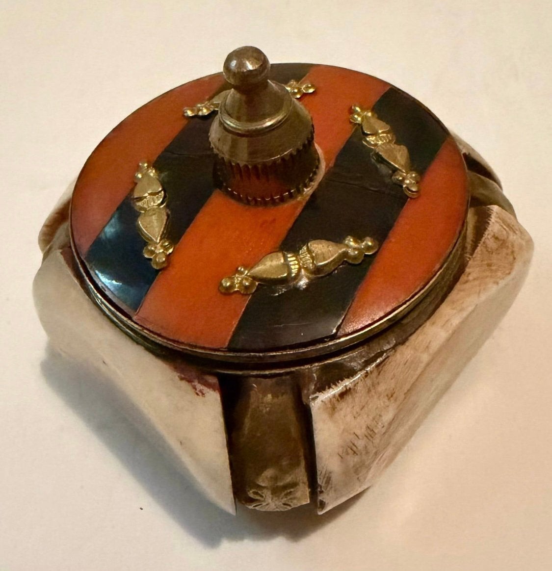 Vintage brass-decorated bone jewelry box, 5,5 x 5., Ophalen of Verzenden, Overige materialen, Ring