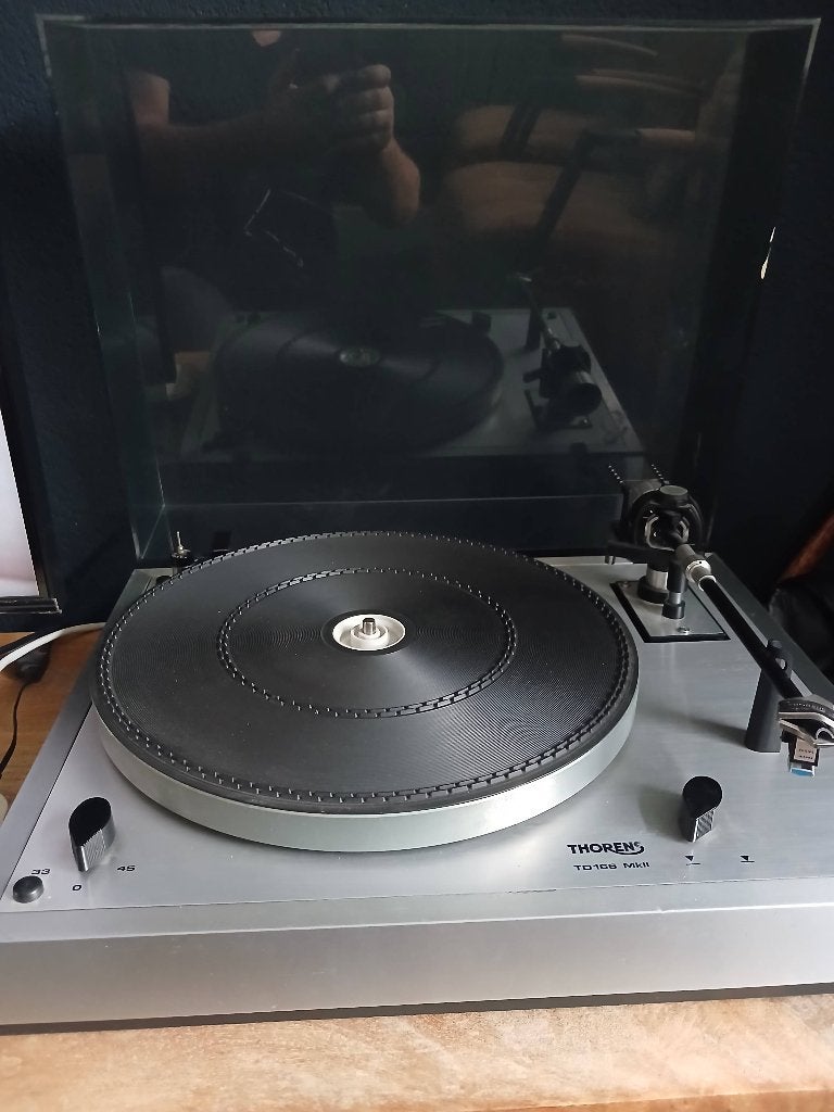 Foto 3 van Nette thorens platenspeler