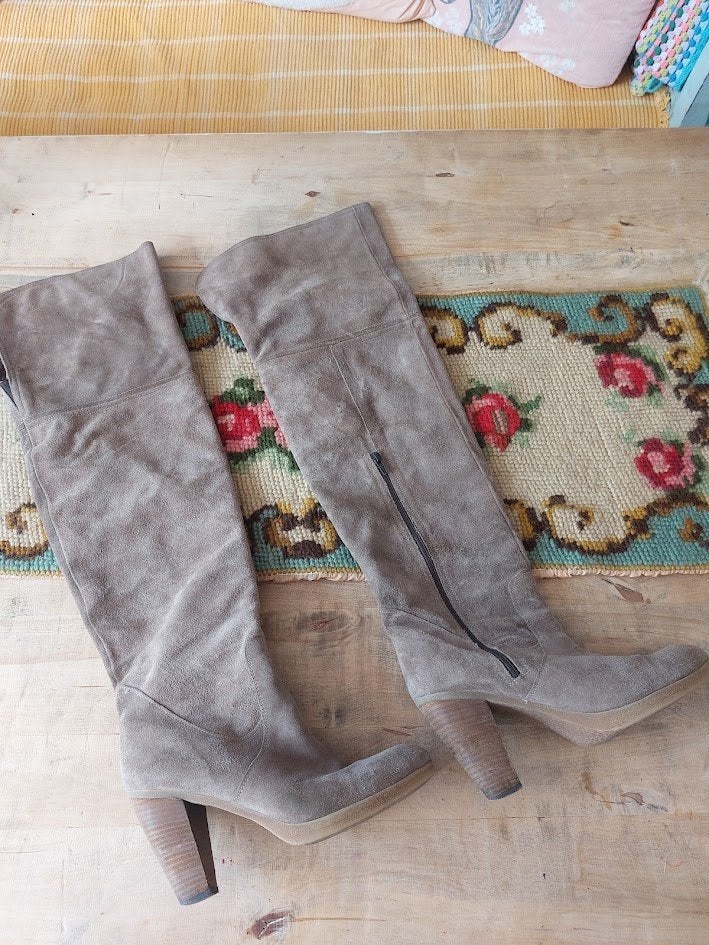 Prachtige suède overknee laarzen 40, Kleding | Dames, Hoge laarzen, Zwart, Ophalen of Verzenden, Zo goed als nieuw