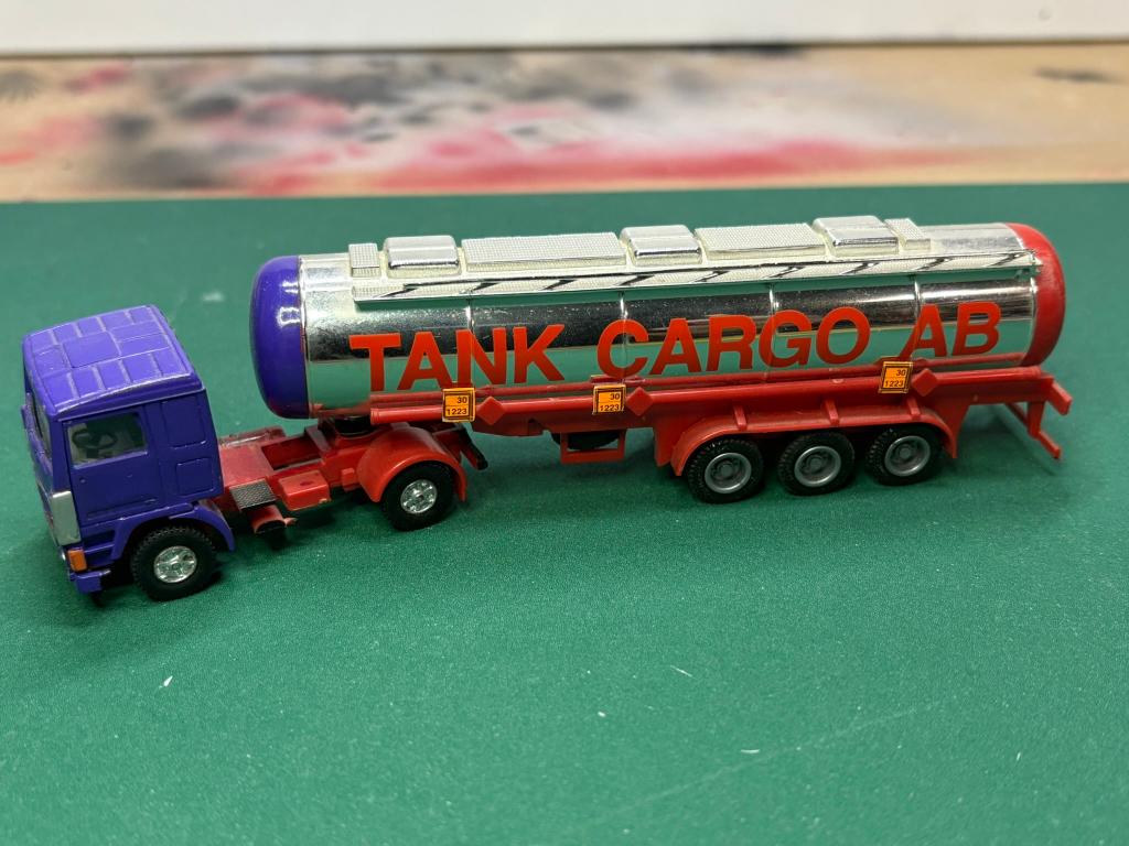 Herpa Volvo trekker met trailer Tank Cargo IMG7073/4/5, Hobby en Vrije tijd, Modelauto's | 1:87, Ophalen of Verzenden, Gebruikt